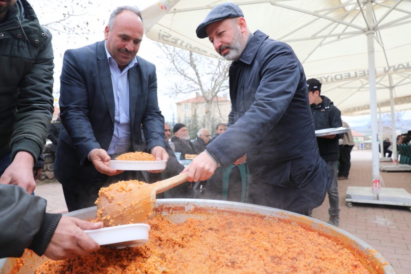 BAŞKAN ÇOLAKBAYRAKDAR, ŞÜKÜR SOFRASINDA VATANDAŞLARLA BULUŞTU