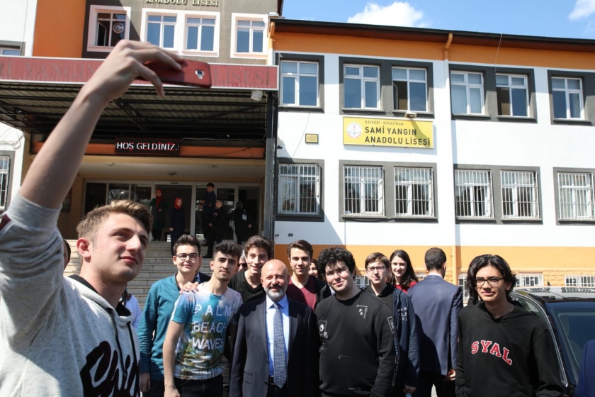 BAŞKAN ÇOLAKBAYRAKDAR’DAN GENÇLERE MÜJDE