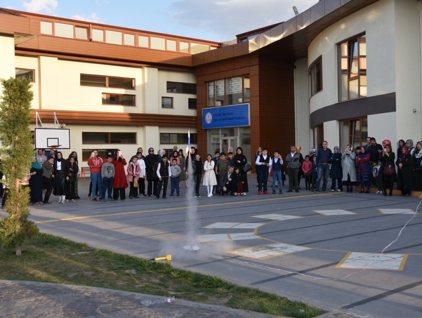 KOCASİNAN AKADEMİ’NİN BİLİM VE TEKNOLOJİ ÜRÜNLERİ MEST ETTİ