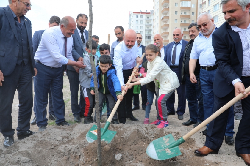 BAŞKAN ÇOLAKBAYRAKDAR, “ÇOCUKLARIMIZIN YÜZLERİNİN GÜLEBİLECEĞİ BİR ŞEHİR İNŞA EDİYORUZ”