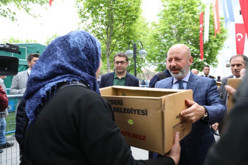 KOCASİNAN’IN ORGANİK DOMATES FİDESİNE VATANDAŞLARDAN BÜYÜK İLGİ