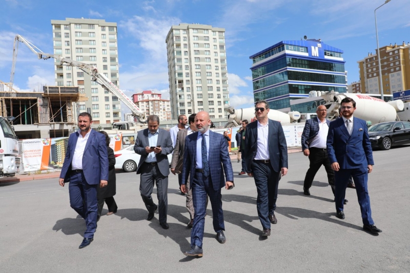 BAŞKAN ÇOLAKBAYRAKDAR “ŞEHRİ GELECEĞE HAZIRLAYIP, YENİ BİR KOCASİNAN İNŞA EDİYORUZ”