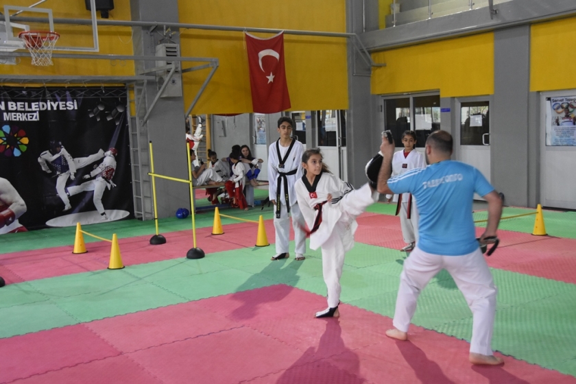 TÜRKİYE’NİN GURURU KOCASİNAN DA ŞAMPİYON SPORCULAR YETİŞİYOR
