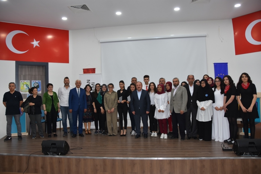 KOCASİNANLI ÇOCUKLAR VATAN VE MİLLET SEVGİSİYLE YARIŞTILAR
