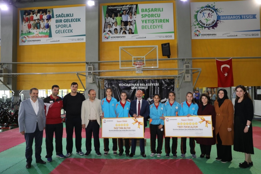 BAŞKAN ÇOLAKBAYRAKDAR, KOCASİNAN’IN GURURU SPORCULARI ÖDÜLLENDİRDİ