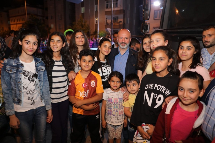 BAŞKAN ÇOLAKBAYRAKDAR, “RAMAZANDA 7’DEN 70’E HERKESE KEYİFLİ AKŞAMLAR YAŞATIYORUZ”
