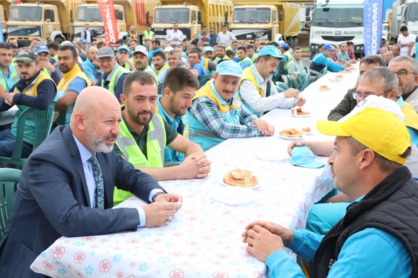 KOCASİNAN BELEDİYESİ’NDE COŞKULU BAYRAMLAŞMA