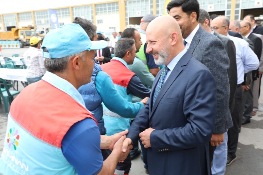 KOCASİNAN BELEDİYESİ’NDE COŞKULU BAYRAMLAŞMA