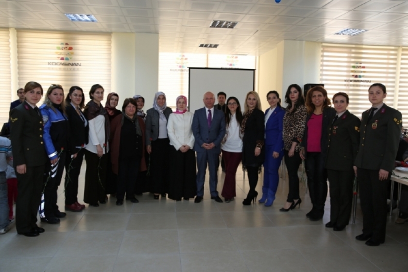 ÇOLAKBAYRAKDAR ÇİFTİNE KADINLARDAN SEVGİ SELİ 