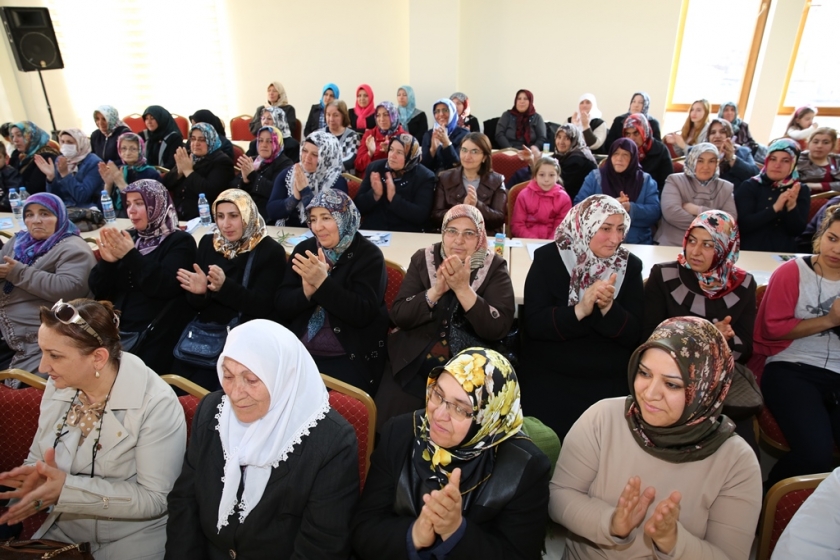 ÇOLAKBAYRAKDAR ÇİFTİNE KADINLARDAN SEVGİ SELİ 