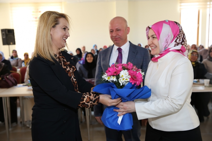 ÇOLAKBAYRAKDAR ÇİFTİNE KADINLARDAN SEVGİ SELİ 