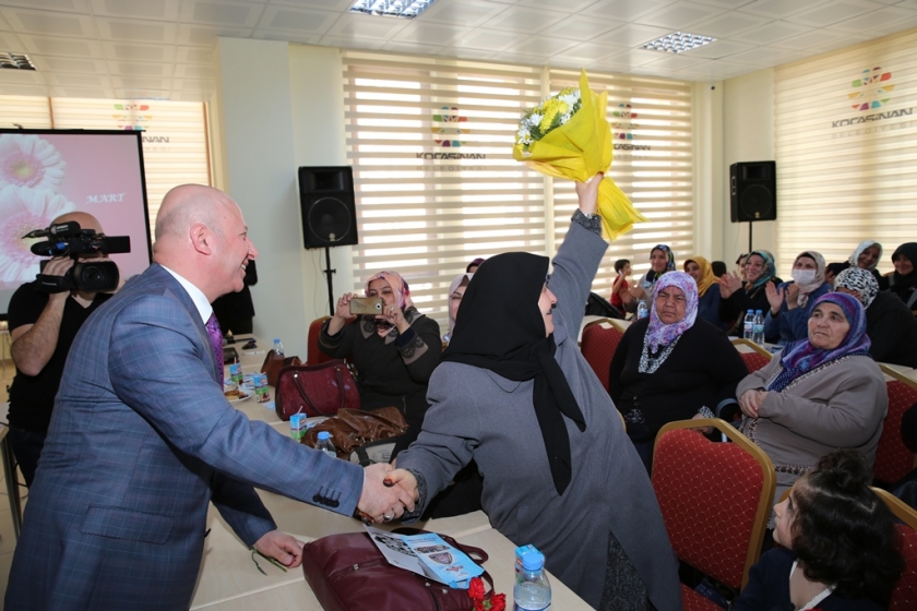 ÇOLAKBAYRAKDAR ÇİFTİNE KADINLARDAN SEVGİ SELİ 