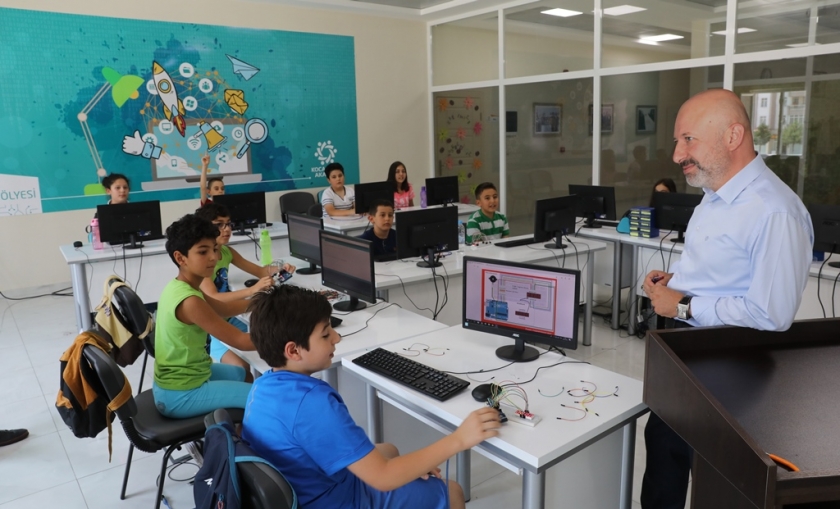 KOCASİNAN AKADEMİ GELECEĞİN TEKNOLOJİ YILDIZLARINI YETİŞTİRİYOR