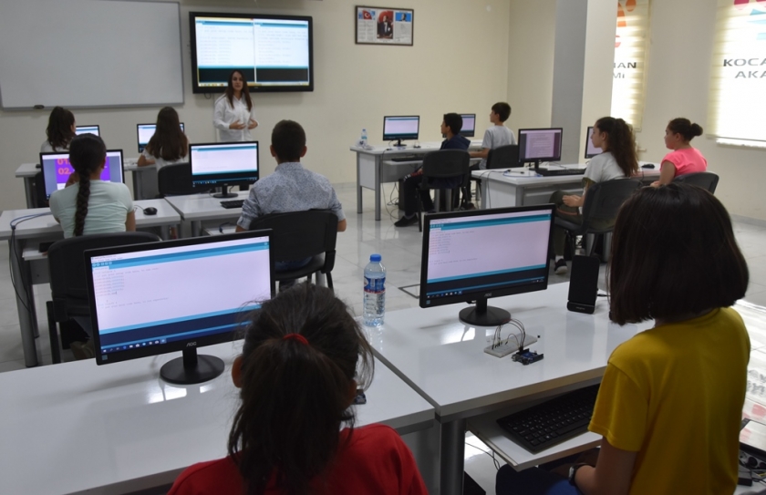 KOCASİNAN AKADEMİ GELECEĞİN TEKNOLOJİ YILDIZLARINI YETİŞTİRİYOR