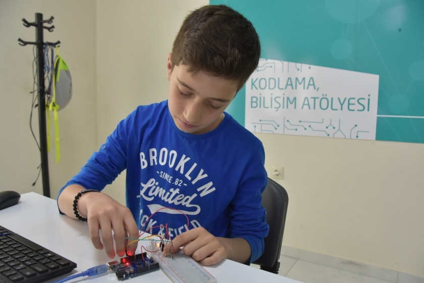 KOCASİNAN AKADEMİ GELECEĞİN TEKNOLOJİ YILDIZLARINI YETİŞTİRİYOR