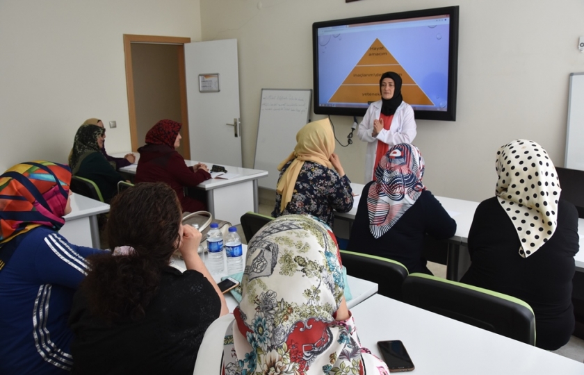 KOCASİNAN AKADEMİ EĞİTİMLE AİLE BAĞLARINI GÜÇLENDİRİYOR