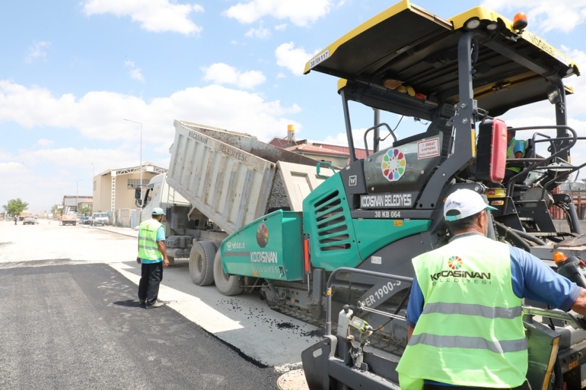 BAŞKAN ÇOLAKBAYRAKDAR ASFALT ÇALIŞMALARINI İNCELEDİ