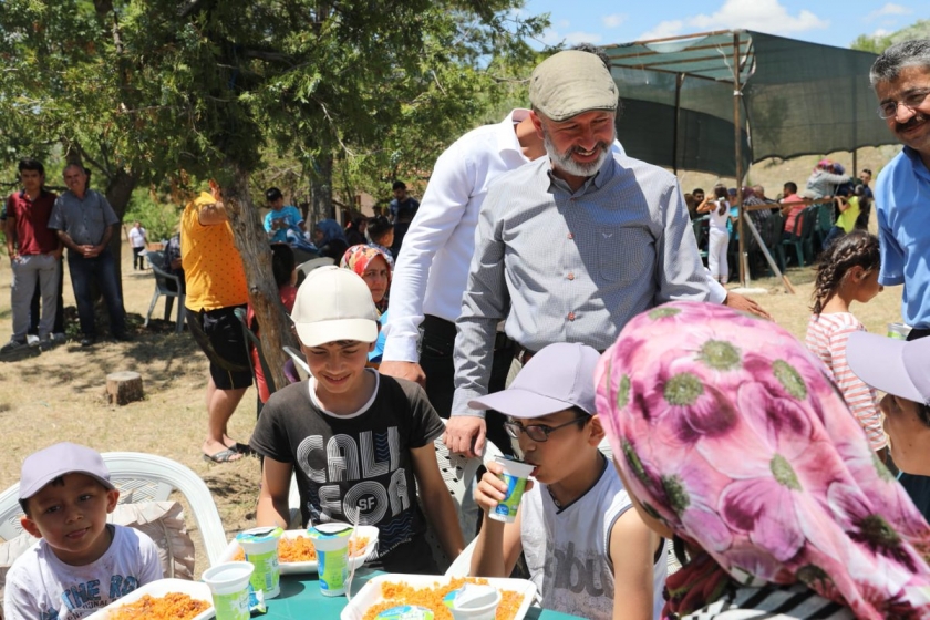 BAŞKAN ÇOLAKBAYRAKDAR, VATANDAŞLARLA BİR ARADA