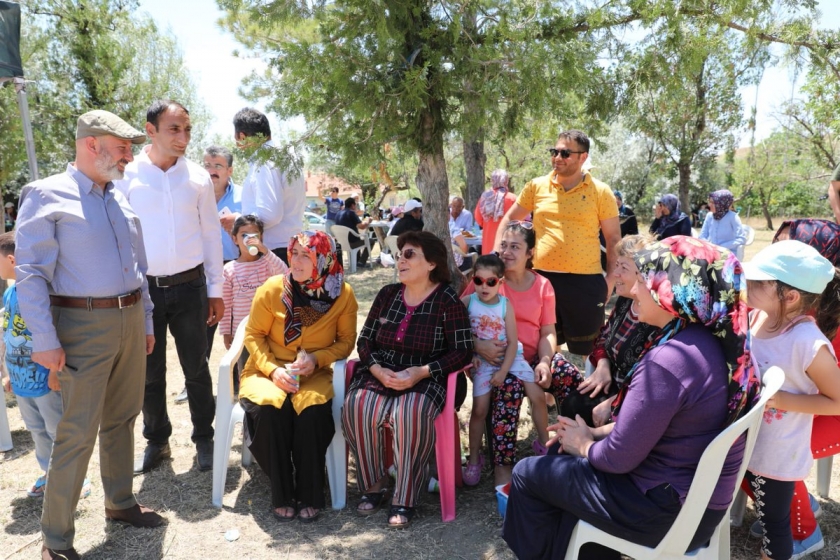 BAŞKAN ÇOLAKBAYRAKDAR, VATANDAŞLARLA BİR ARADA
