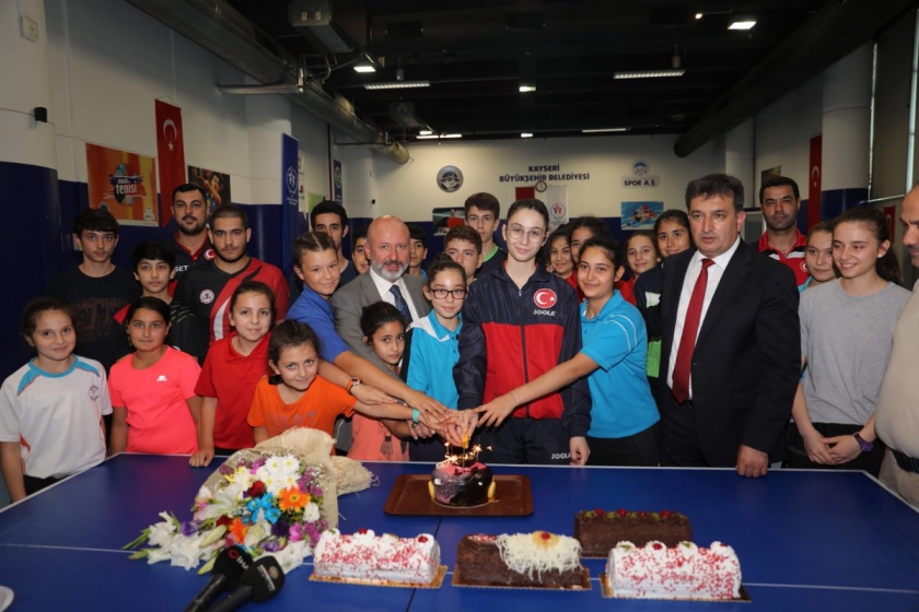 KOCASİNAN’IN MİLLİ SPORCUSU ÖZGE YILMAZ’IN BÜYÜK BAŞARISI