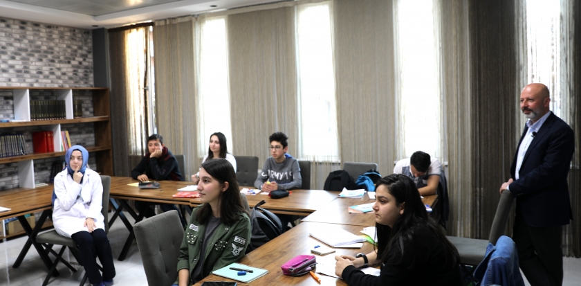 KOCASİNAN BELEDİYESİ’NDEN ÖĞRENCİLERE TERCİH HİZMETİ
