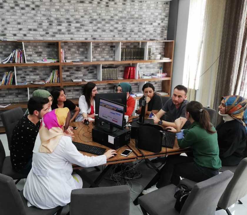 KOCASİNAN BELEDİYESİ’NDEN ÖĞRENCİLERE TERCİH HİZMETİ