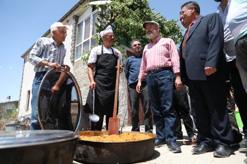 BAŞKAN ÇOLAKBAYRAKDARDAN ŞENLİK TADINDA BULUŞMA