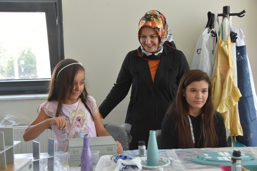 KOCASİNANLI ÇOCUKLAR YAZ KURSLARIYLA EĞLENİRKEN ÖĞRENİYORLAR