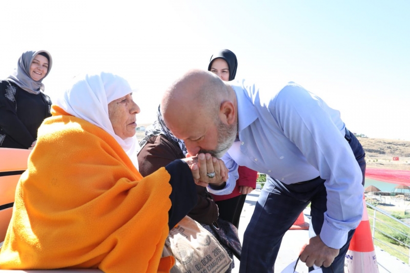 BAŞKAN ÇOLAKBAYRAKDAR, BAYRAM ÖNCESİ HUZUREVİ SAKİNLERİYLE BULUŞTU