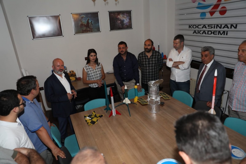 MECLİS ÜYELERİNDEN KOCASİNAN’IN EĞİTİM FAALİYETLERİNE BÜYÜK ÖVGÜ