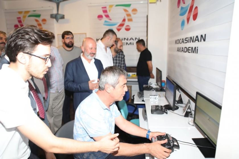 MECLİS ÜYELERİNDEN KOCASİNAN’IN EĞİTİM FAALİYETLERİNE BÜYÜK ÖVGÜ