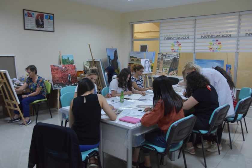 ÜNİVERSİTELİ GENÇLER, KOCASİNAN AKADEMİ İLE HEDEFLERİNE ULAŞIYOR