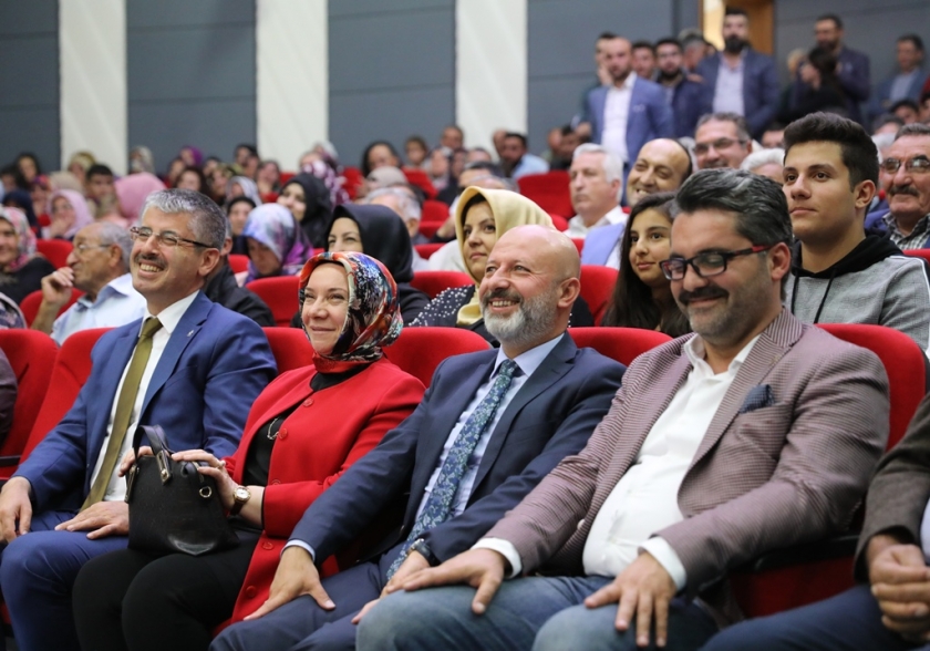 BAŞKAN ÇOLAKBAYRAKDAR, SOSYAL BELEDİYECİLİK HİZMETLERİYLE GÖNÜLLERE DOKUNUYOR