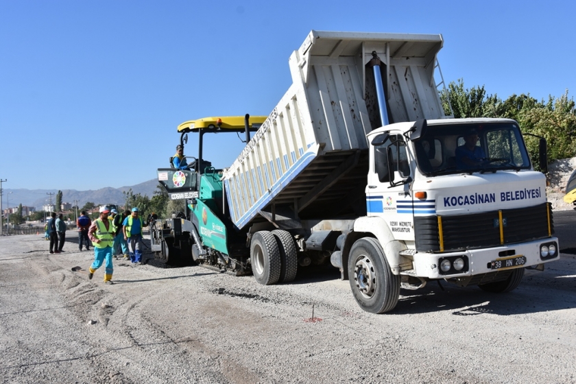 KOCASİNAN’DA YOL ÇALIŞMALARI HIZ KESMEDEN DEVAM EDİYOR
