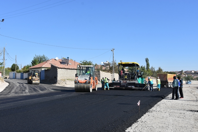 KOCASİNAN’DA YOL ÇALIŞMALARI HIZ KESMEDEN DEVAM EDİYOR
