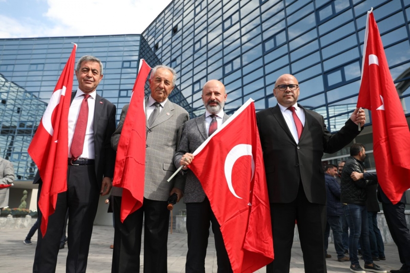 KOCASİNAN BELEDİYE MECLİSİ, TEK YÜREK
