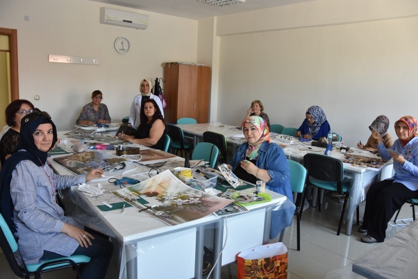 KOCASİNANDA KURSİYERLER, YENİ DÖNEM KURSLARIN HEYECANINI YAŞIYOR