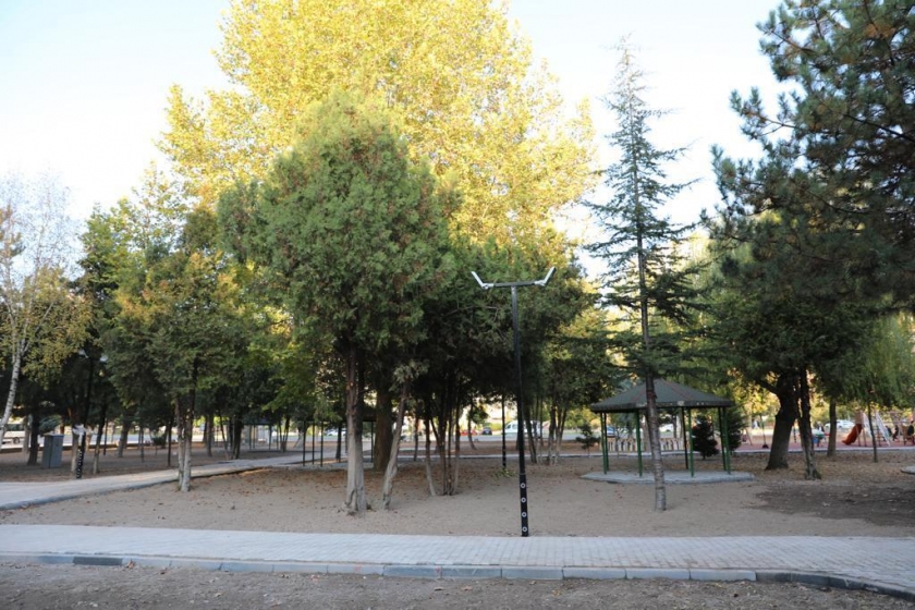 BAŞKAN ÇOLAKBAYRAKDAR, “YEŞİL ALAN AĞIRLIKLI DAHA FONKSİYONEL PARKLAR YAPIYORUZ”
