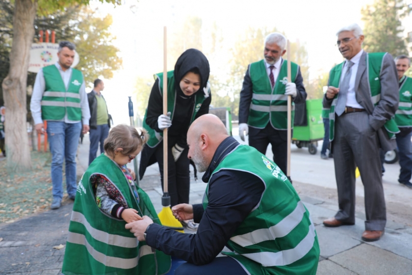 KOCASİNAN’DA TEMİZLİK SEFERBERLİĞİ