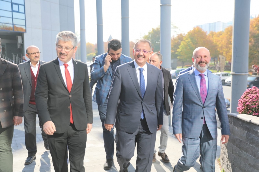 BAKAN ÖZHASEKİ’DEN BAŞKAN ÇOLAKBAYRAKDAR’A TAM DESTEK