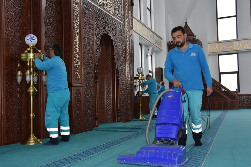 KOCASİNAN BELEDİYESİ CAMİ TEMİZLEME EKİBİNDEN TEMİZLİK SEFERBERLİĞİ