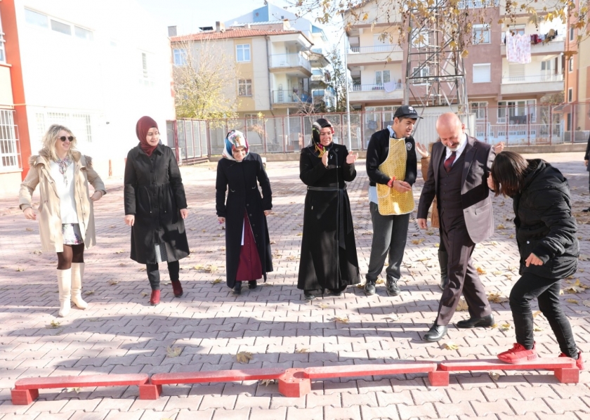 BAŞKAN ÇOLAKBAYRAKDAR, ENGELLİLERİN YÜREĞİNE DOKUNDU