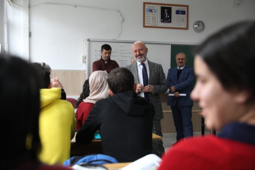 BAŞKAN ÇOLAKBAYRAKDAR, “GENÇLERİN, GELECEĞİNE IŞIK TUTUYORUZ”