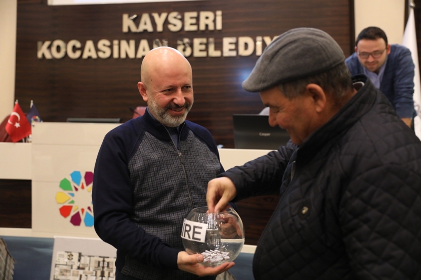 BAŞKAN ÇOLAKBAYRAKDAR, “KOCASİNAN’IN KENTSEL DÖNÜŞÜM PROJELERİ MUTLULUĞA DÖNÜŞÜYOR”