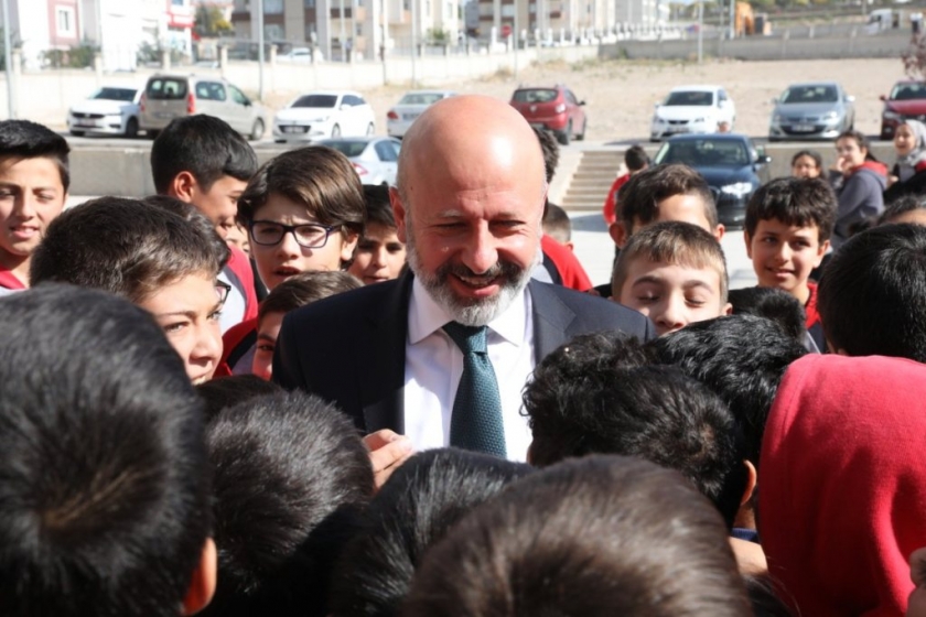 BAŞKAN ÇOLAKBAYRAKDAR, “ÇOCUKLARA, GENÇLERE VE KADINLARA POZİTİF AYRIMCILIK YAPIYORUZ”