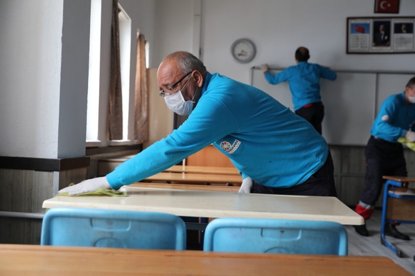 KOCASİNAN’DA TÜM OKULLAR TEMİZLENİP, DEZENFEKTE EDİLDİ