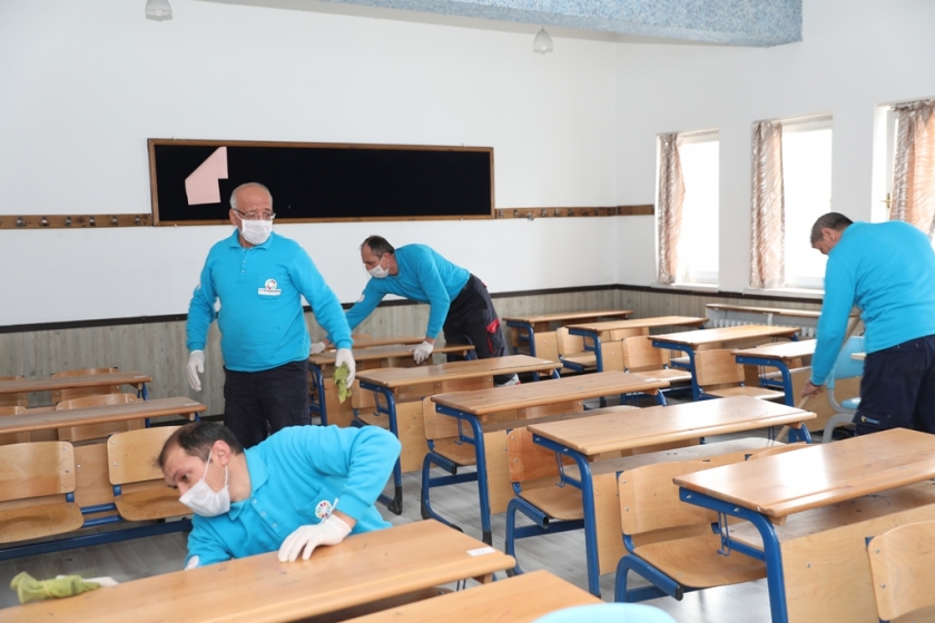 KOCASİNAN’DA TÜM OKULLAR TEMİZLENİP, DEZENFEKTE EDİLDİ