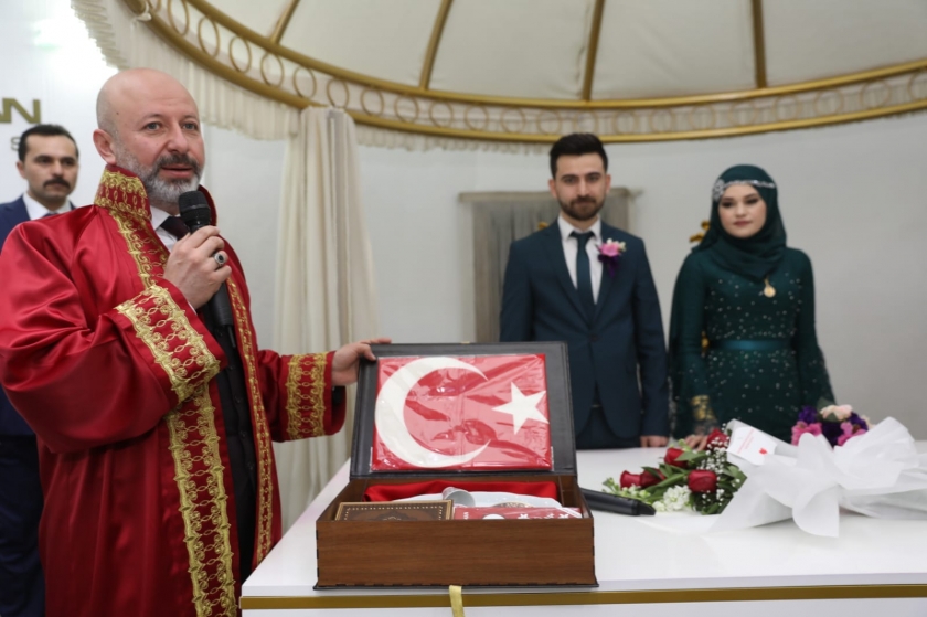 KOCASİNAN’DA BİR GÜNDE 20 ÇİFT MUTLU YUVALARIN TEMELİNİ ATTI