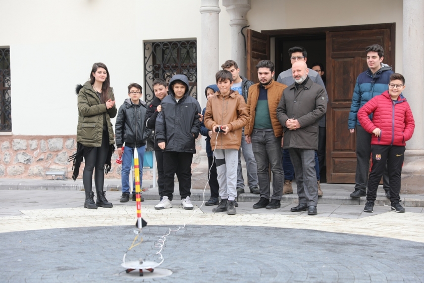BAŞKAN ÇOLAKBAYRAKDAR, “GELECEĞİN BİLİM ADAMLARINI VE MÜHENDİSLERİNİ YETİŞTİRİYORUZ”