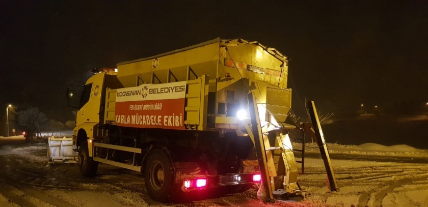 KOCASİNAN’DA KAR MESAİSİ ARALIKSIZ SÜRÜYOR